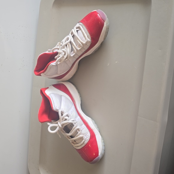 Jordan 11 Cherry Mid - Picture 4 of 5
